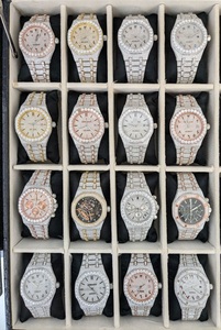 นาฬิกาแฟชั่นหรูหราคลาสสิกดิจิตอลสไตล์โบราณประดับเพชรโมอิสซาไนต์สั่งทำพิเศษตัวเรือนสแตนเลสสตีลสไตล์ฮิปฮอปกระจกแซฟไฟร์กันน้ำ 30 เมตร - Product Image 2