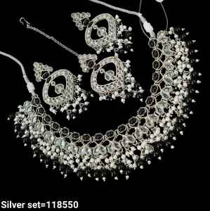 El último diseñador exclusivo de moda, diseño de flores ovaladas pesadas, colección de joyas y pendientes con tachuelas de Kundan y perlas para mujer - Product Image 2