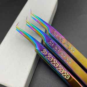 Pinzas de plasma arcoíris con logotipo personalizado, pinzas para pestañas con estampado de mariposas, extensión de pestañas puntiagudas probadas a mano de acero sostenible - Product Image 3