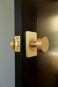 Premium Quality <b>Silver</b> Metal <b>Door</b> <b>Knob</b> Designed For Long Lasting Strength And Elegant Entry <b>Door</b> Enhancements - Product Image 2