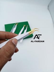 Vente en gros de pinces d'extension de cils en acier inoxydable avec logo personnalisé Conception à fort volume incurvé avec bouts pointus en fibre blanche dorée - Product Image 3