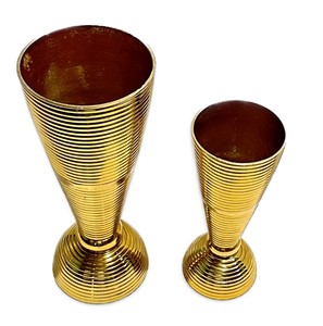 Vase à fleurs décoratif de luxe or brillant en aluminium fini avec doublure faite à la main Design Vase à fleurs à vendre - Product Image 2