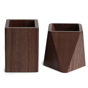 Boîte de rangement en bois massif pour cadeau de bureau d'affaires avec logo sculpté porte-stylo en bois de noyer noir par Crescent Crafts - Product Image 1