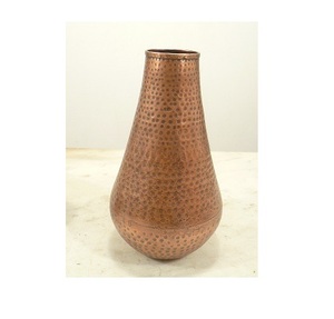 Vase décoratif à fleurs blanches - Product Image 6