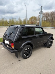 NIVA Legend Sport 2025 (VAZ), faible kilométrage, moteur silencieux, transmission automatique, toit ouvrant panoramique, phares LED - Product Image 6