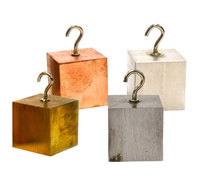 Ensemble de cubes pour l'investigation sur la densité, comprenant six cubes de même taille mais de volume différent à des fins expérimentales dans les écoles