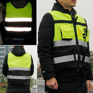 Gilet de sécurité haute visibilité en polyester pour le contrôle du trafic et le travail de nuit - Product Image 2