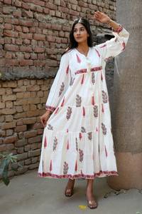 Robe d'été décontractée occidentale à l'allure étonnante, teinte par cravate à la main, robe rayonne froissée courte maxi standard à col en v, prix fabricant - Product Image 2