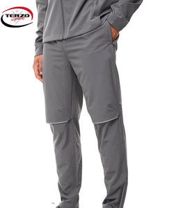 Venta al por mayor de chándal cortavientos de nailon transpirable informal con logotipo personalizado para exteriores, conjuntos estampados de talla grande de otoño - Product Image 4