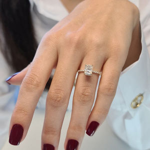 Bague de fiançailles classique Halo caché Moissanite coupe rayonnante en argent sterling 925 - Product Image 1