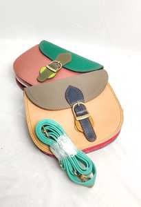 Venta al por mayor de bolsos cruzados hechos a mano personalizados de varios colores para mujer de cuero genuino 100% para dama de fabricante indio - Product Image 3