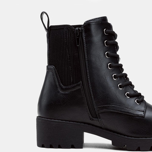 Ensemble de chaussures en cuir noir pour hommes, fabriquées avec du cuir de haute qualité et une semelle premium durable, adaptées au bureau - Product Image 5