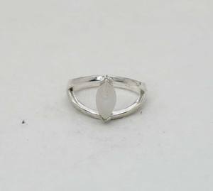 925สีเงินสเตอร์ลิงเดือนจูเนหินมูนสโตนสีรุ้งพร้อมฐานขอบวงแหวนรอบดวงตาทรงมาร์คีสโตนสีรุ้ง - Product Image 1