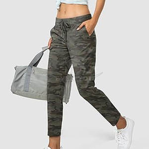 Pantalones Deportivos con Estampado de Camuflaje y Logotipo Personalizado al por Mayor, Diseñados con Corte Holgado y Tela Cómoda para un Estilo Urbano - Product Image 3
