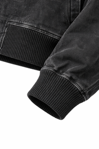 Veste en jean noir délavé courte avec surpiqûres contrastées, col montant, fermeture éclair, style streetwear, manches longues zippées - Product Image 6