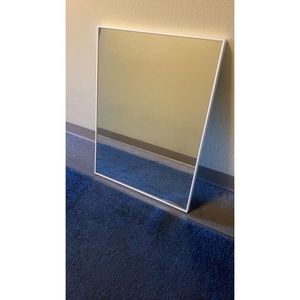 Specchio da bagno moderno con specchio in metallo antiruggine da 37 × 25 pollici - Product Image 6