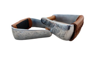Estribos de Aluminio para Montar a Caballo con Diseño Grabado a Mano, Cuello y Almohadilla Cubiertos en Cuero Genuino, Personalizables, de Lujo y Alta Calidad - Product Image 3