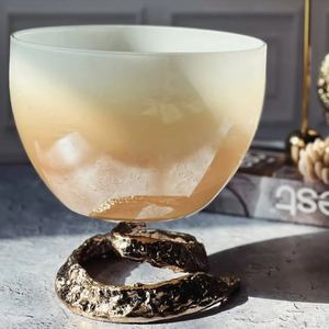 Support en forme de branche d'arbre japonais avec un design floral doré et un bol en métal argenté brillant, décoration de fête de mariage très élégante - Product Image 3