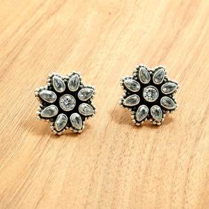 ต่างหูเม็ดเล็กสีเงินสเตอร์ลิงแบบมินิมอล925สีขาวธรรมชาติเพชร CZ เพชรที่มีน้ำหนักเบาของขวัญแต่งงานสำหรับเธอ - Product Image 4