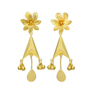 Nouvelle arrivée Boucles d'oreilles géométriques en forme de flèche en plaqué or avec breloques florales, étoiles et larme pour filles - Product Image 1