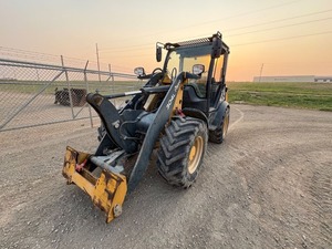 รถตักขนาดเล็ก 2019 304L 4WD รุ่น Z277842 อุปกรณ์พร้อมส่งออกระดับพรีเมียม - Product Image 2
