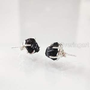 ต่างหูหินดิบสำหรับผู้หญิง ต่างหูทัวร์มาลีนสีดำธรรมชาติ หินประจำเดือนตุลาคม ของขวัญวันเกิด ต่างหูเงินแท้ 925 - Product Image 4