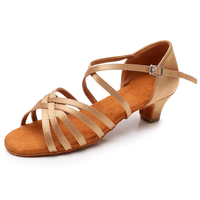 Chaussures de danse latine pour filles à talon de 2,5 cm, en tissu satiné, semelle extérieure en cuir véritable, qualité supérieure, souples et flexibles, design personnalisé audacieux
