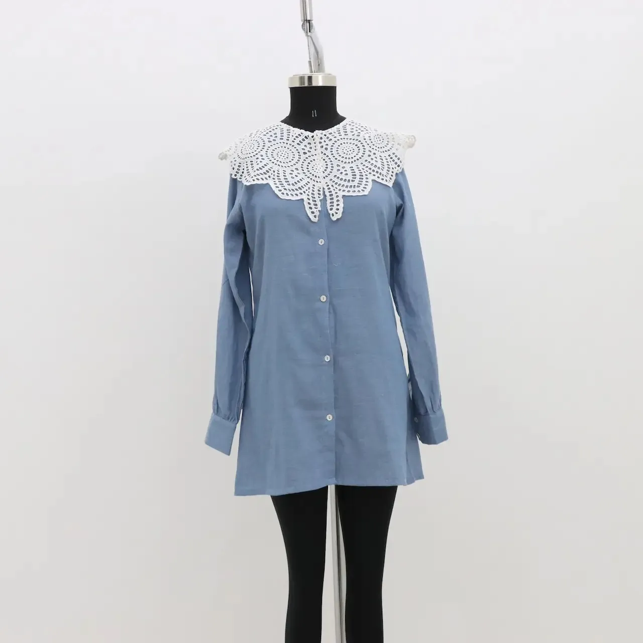 Платье-рубашка с полной планкой и манжетами, изготовленное в Индии, с использованием высококачественного сырья и с максимальной тщательностью