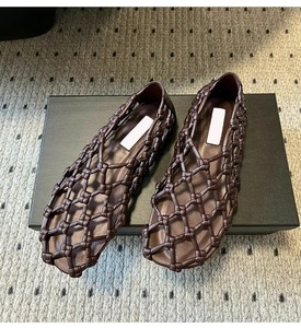 Zapatos de vestir de verano transpirables con tacón bajo y diseño hueco para mujer, bailarinas de malla con punta redonda y adornos de diamantes de imitación. - Product Image 2