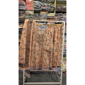 Conjunto de Traje de 3 Piezas Hecho a Mano para Mujer, Inspirado en María B - Product Image 1