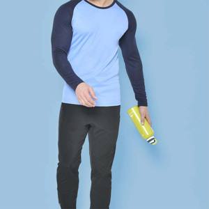 Camiseta atlética duradera para hombre, suave y transpirable, perfecta para ejercicio, deportes y uso diario - Product Image 2