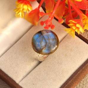 Anillo Unisex Hecho a Mano de Plata de Ley 925 con Estilo Bohemio, Chapado en Rodio, con Labradorita Azul Natural - Product Image 3