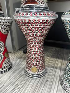 Darbuka Profesional Egipcia de Madreperla - Doumbek con Incrustaciones Hexagonales de Mosaico Colorido de 22 cm - Product Image 2