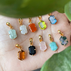 Colgante hexagonal de piedras preciosas 12x8mm Forma hexagonal Corte facetado Oro de 18 quilates Vermeil 925 Juego de puntas Colgantes de plata - Product Image 4