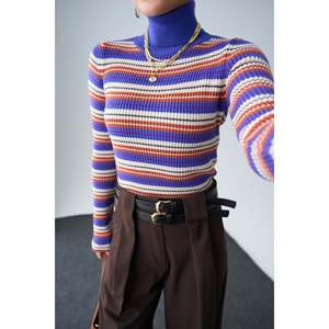 Suéter Colorido con Cuello Alto en Turquesa y Morado - Product Image 2