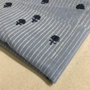 ผ้าฝ้ายพิมพ์ลายด้วยมือ ลายทางแนวตั้งและลายมินิบูติ - Product Image 4