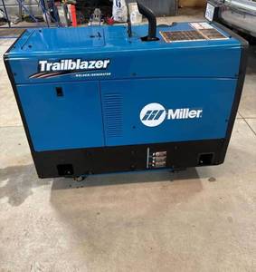 Générateur de soudage MIG Miller Trailblazer 325, machine à souder haute fréquence, moteur à essence Kohler 23,5 HP, portable pour travaux sur le terrain - Product Image 2
