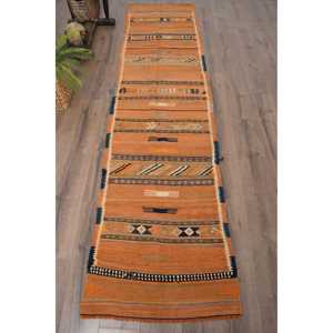 Alfombra Turca Vintage de Patchwork de 2.5x10.1 pies, Kilim Ecológico de Lana Naranja con Base de Látex - Product Image 1