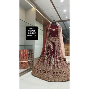 Lehenga Choli de terciopelo más vendido para ocasiones festivas bordado con hilo y detalles de cuentas de la India - Product Image 3