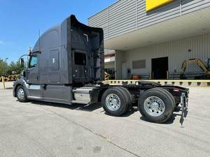 Meilleures ventes : Camion semi-remorque Western Star 57X avec cabine couchette - Camion d'occasion avec cabine couchette à toit surélevé de 72 pouces à vendre - Product Image 5