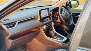 Toyota RAV4 SUV 2021 completamente nuevo, transmisión automática, motor de gasolina de 2.0L, 5 plazas, 4 cilindros, volante a la derecha. - Product Image 3