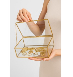 Joyero de cristal de color dorado, artesanía superior para interiores de lujo, boutiques de lujo y soluciones de regalo de alto valor - Product Image 6