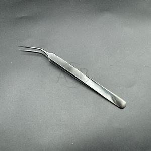 Pinzas de extensión de pestañas con logotipo personalizado de agarre fuerte de acero japonés sostenible de Plasma negro, pinzas de aislamiento probadas a mano - Product Image 1