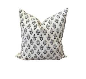 Throw Pillow Covers Patrón floral de salmón oscuro Recién llegado Cojines de sofá decorativos occidentales para sala de estar 100% algodón hecho - Product Image 1