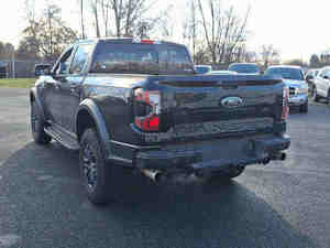 Land Rover Range Rover SuperCrew 2024, 4x4, Volante a la Izquierda, Asientos de Cuero, Techo Panorámico, 7 Asientos, Cámara Trasera - Product Image 2