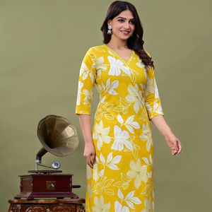 Rayonne imprimé floral Designer femmes Kurta ensemble indien Bollywood ethnique Kurti pantalon ensemble pour disponible au meilleur prix - Product Image 1