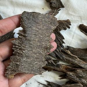 Authentique copeaux de oud naturel du Vietnam cultivé avec soin pour le bois de santal pur parfum bois d'agar titulaire OEM OUD CHUNK/CHIPS - Product Image 2