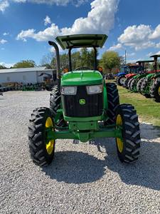Tractor Agrícola John Deere 5055E 4x4 de 45HP con Motor y Caja de Cambios, Venta Directa de Fábrica, Precio Competitivo - Product Image 4