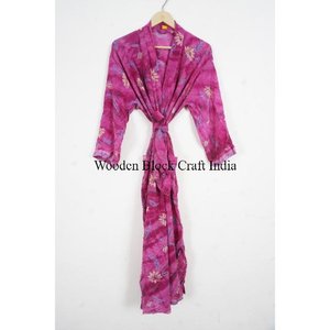 Kimono indien fait main en soie vintage à motifs floraux – Robe de mariée respirante, séchage rapide, élégante, avec cordon de serrage – Été, Automne, Printemps - Product Image 1