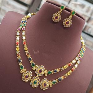 Collier temple en plaqué or de qualité supérieure avec boucles d'oreilles Collection mariage pour femmes - Product Image 1